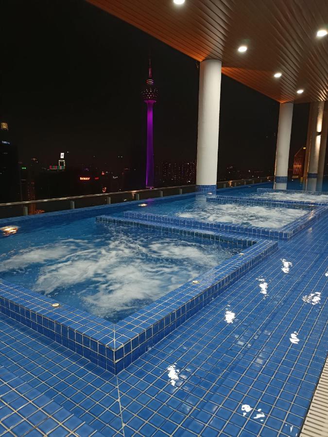 Cl 95b Modern Infinity Pool Klcc View Apartment Kuala Lumpur